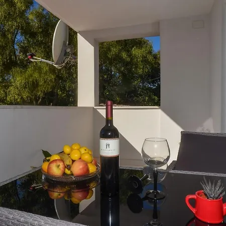 Appartamento Nela With Balcony Near The