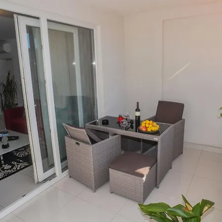 Appartamento Nela With Balcony Near The